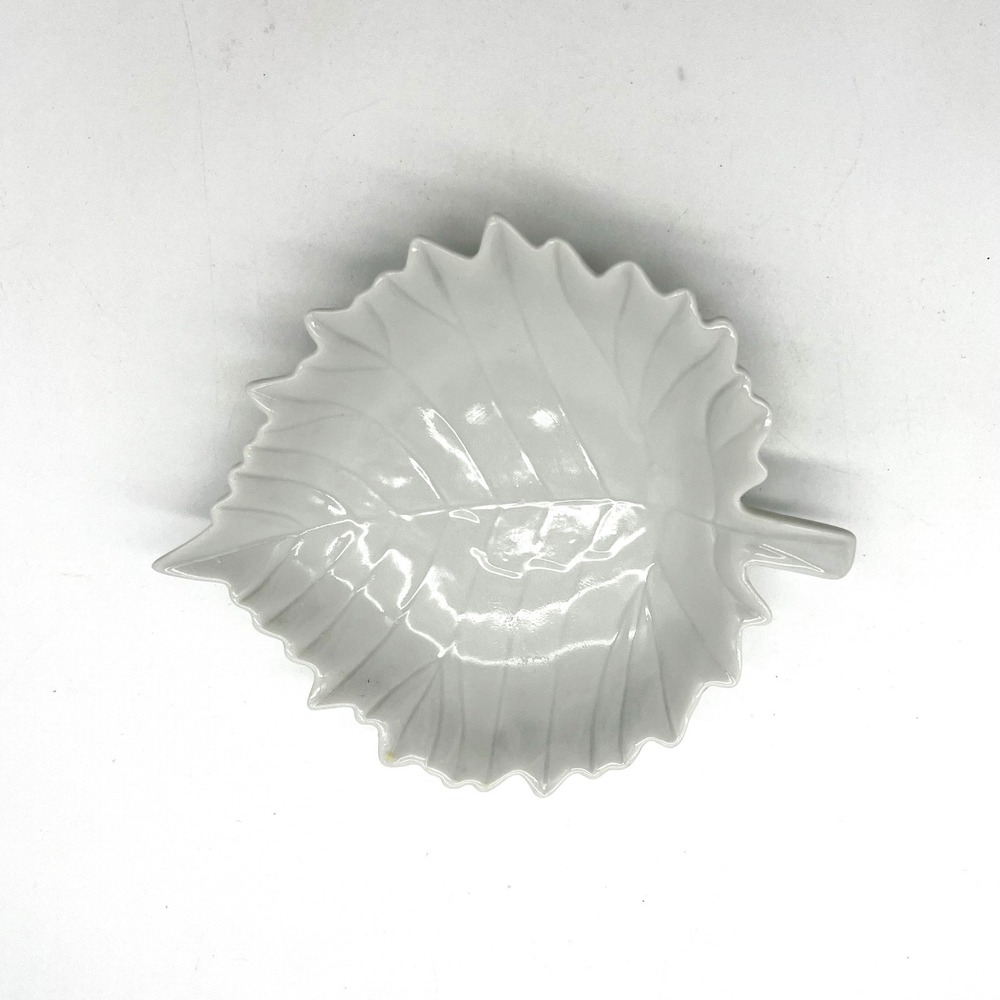 White Ceramic Leaf Shaped Trinket Dish Jewelry Holder Decor‎ Vintage